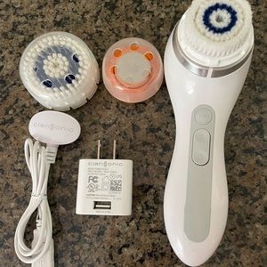 Clarisonic Smart Profile with accessories